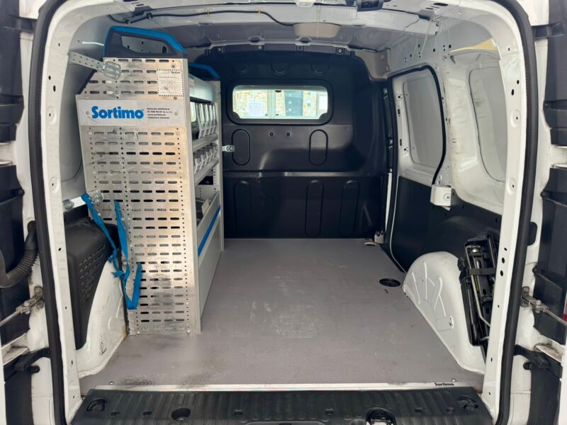 <h3>Renault Kangoo </h3>Furgon Professional <br>38.300kms - Imagen 11