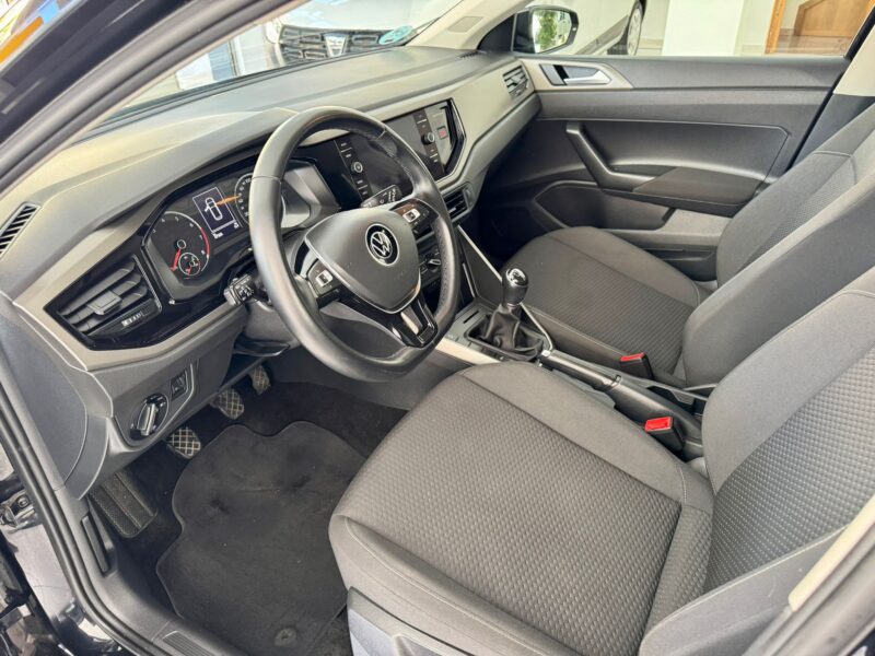 <h3>Volkswagen Polo VI Advance </h3> <br>kms - Imagen 7